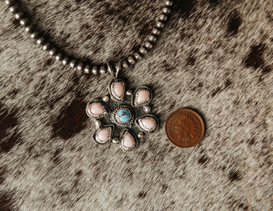 Sierra Madre Pendant Golden Hills & Pink Conch
